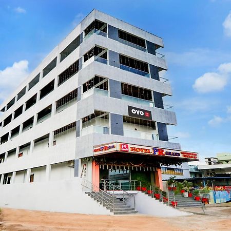 Hotel O Pr Grand Khammam Kültér fotó