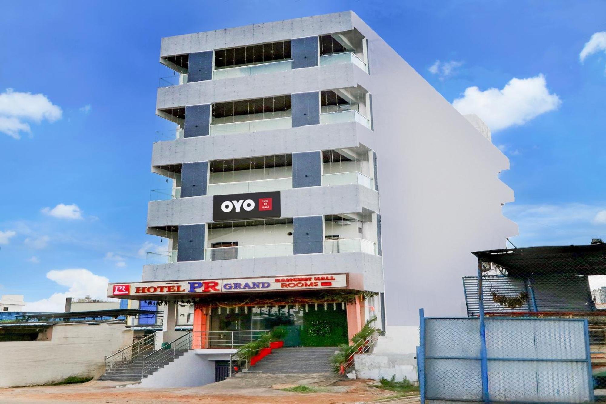 Hotel O Pr Grand Khammam Kültér fotó