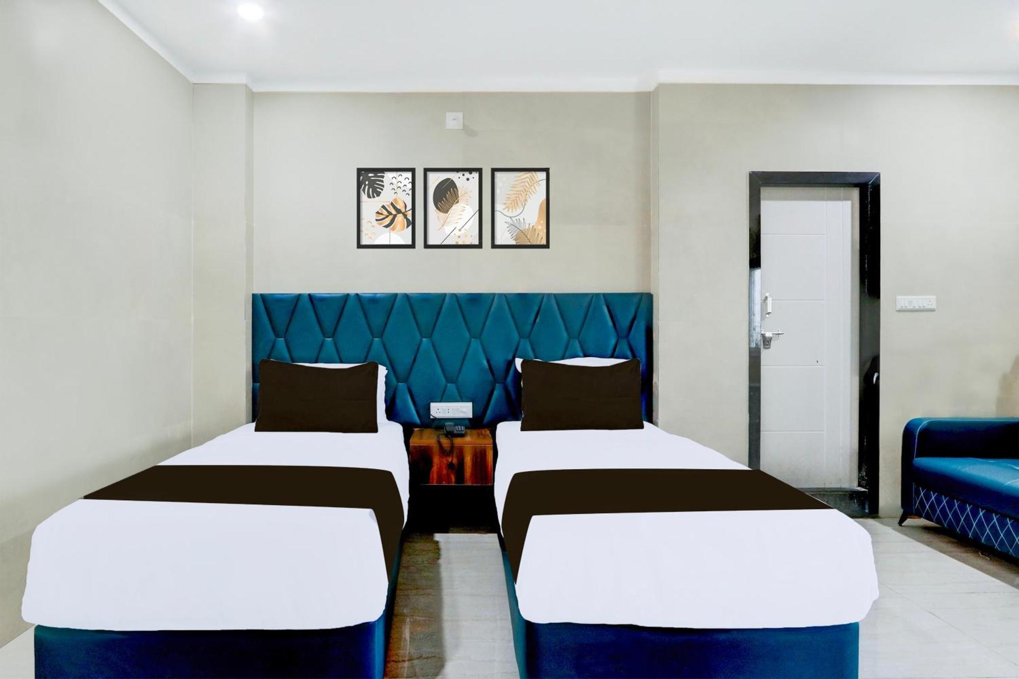 Hotel O Pr Grand Khammam Kültér fotó