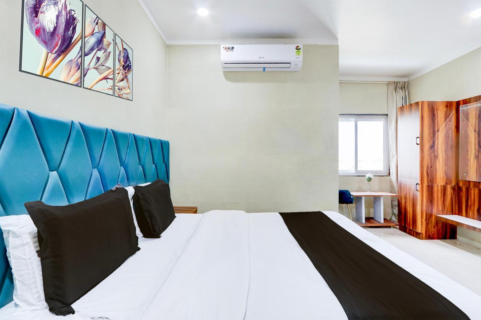 Hotel O Pr Grand Khammam Kültér fotó