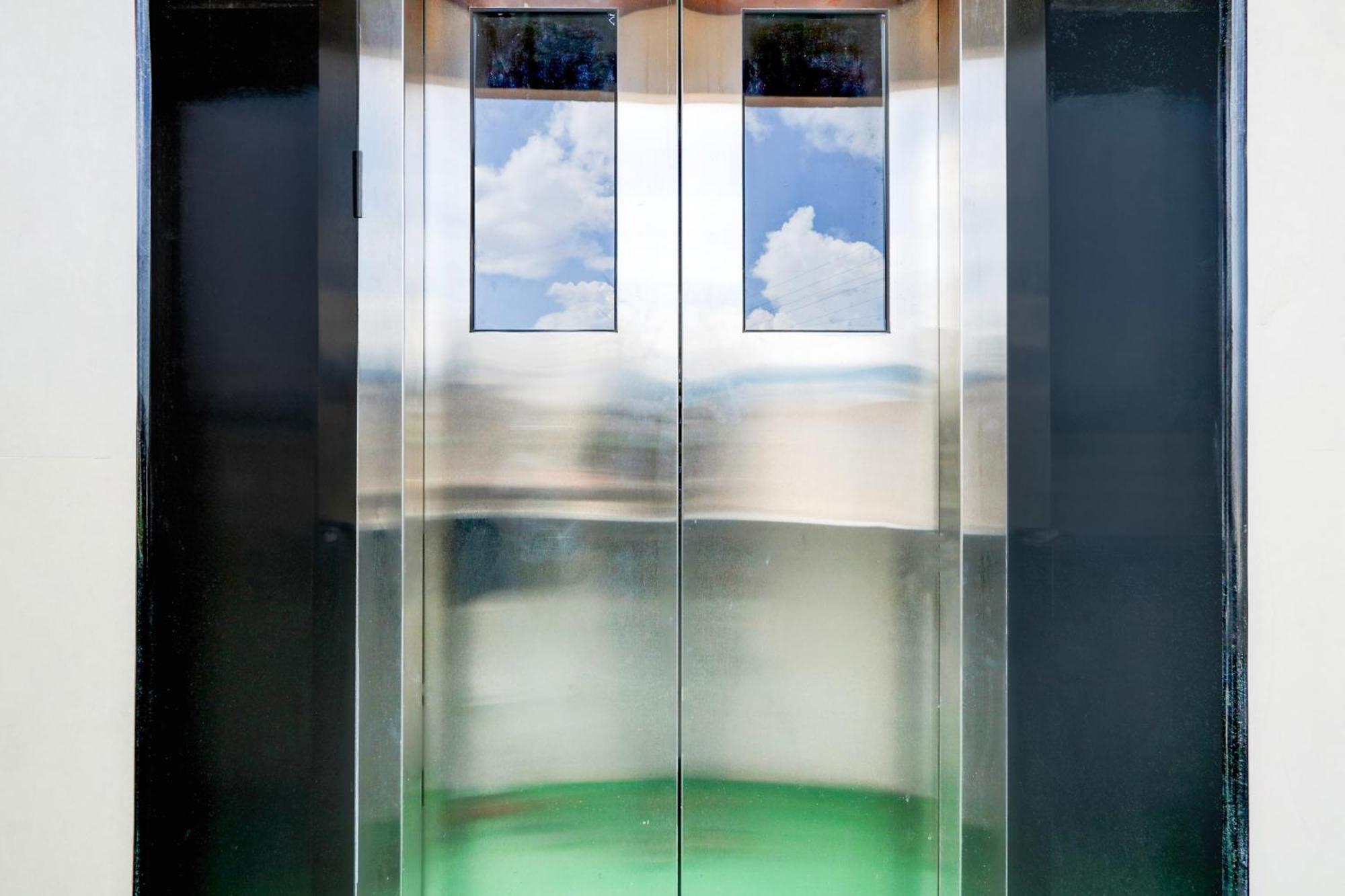 Hotel O Pr Grand Khammam Kültér fotó