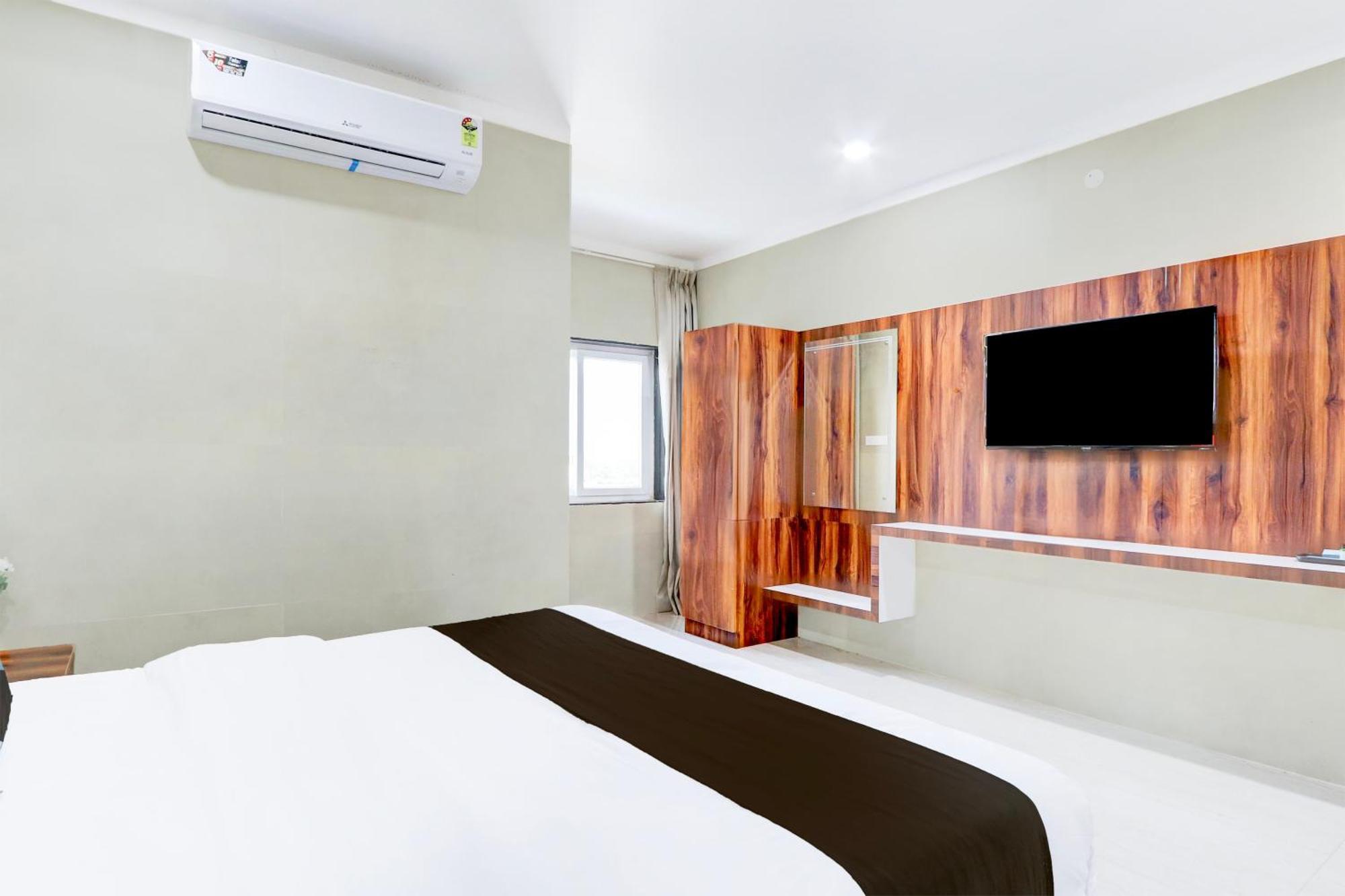 Hotel O Pr Grand Khammam Kültér fotó