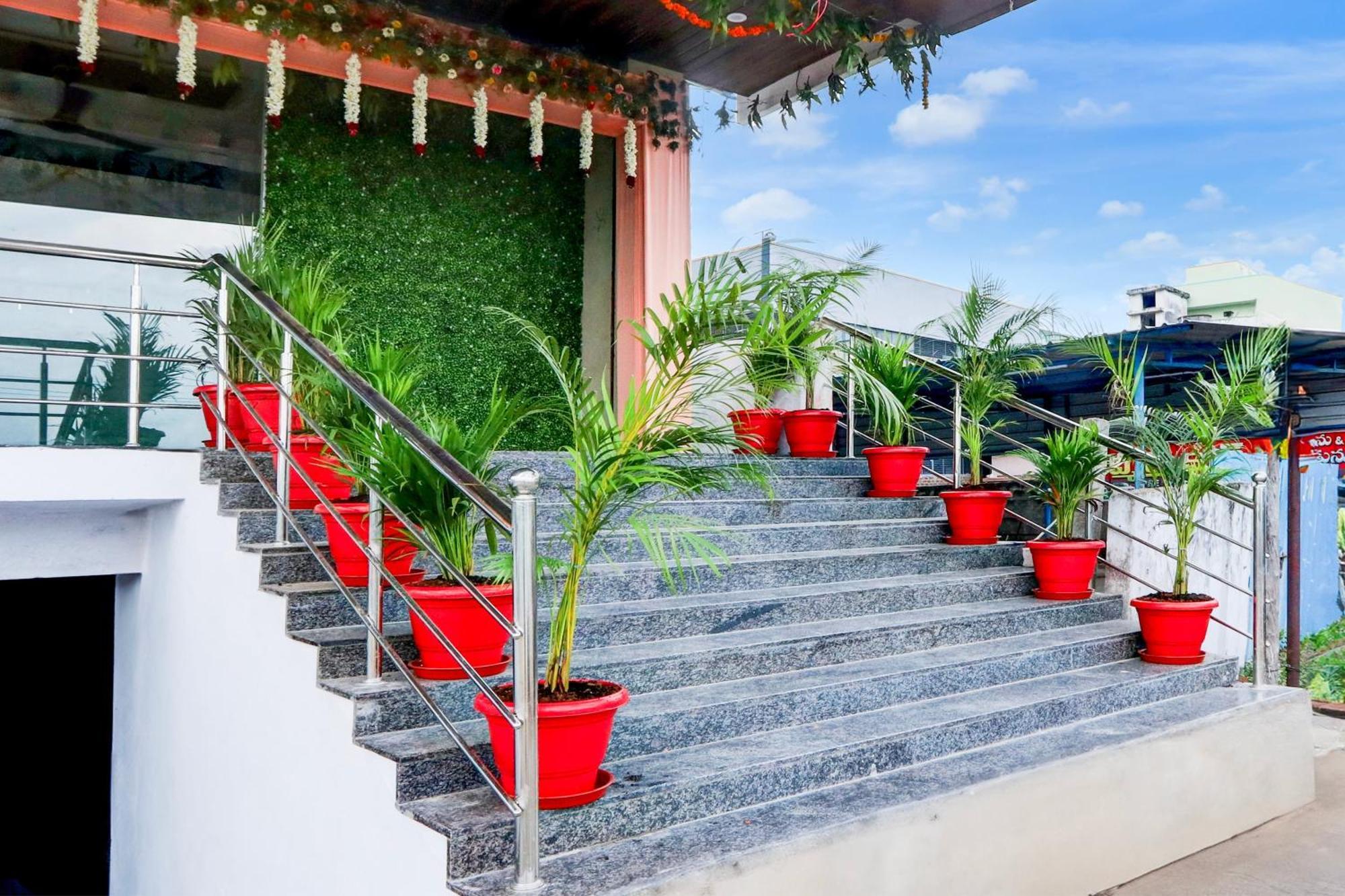 Hotel O Pr Grand Khammam Kültér fotó