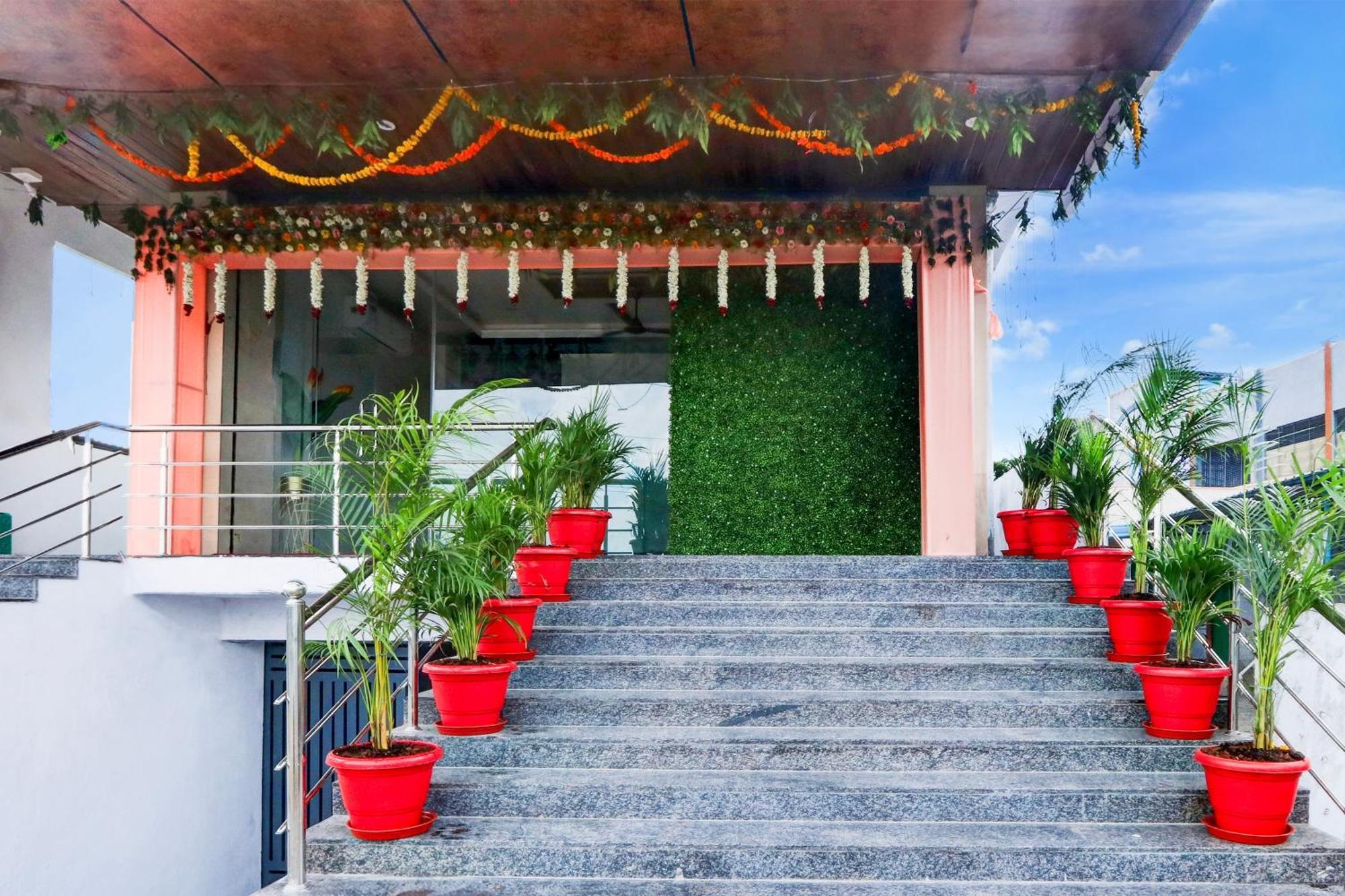 Hotel O Pr Grand Khammam Kültér fotó