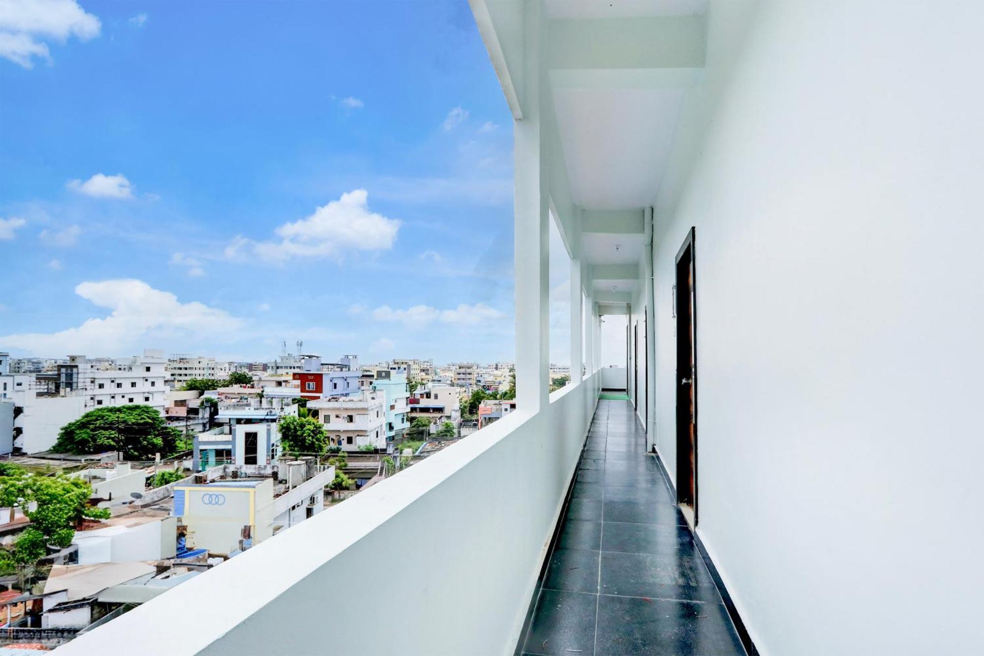 Hotel O Pr Grand Khammam Kültér fotó