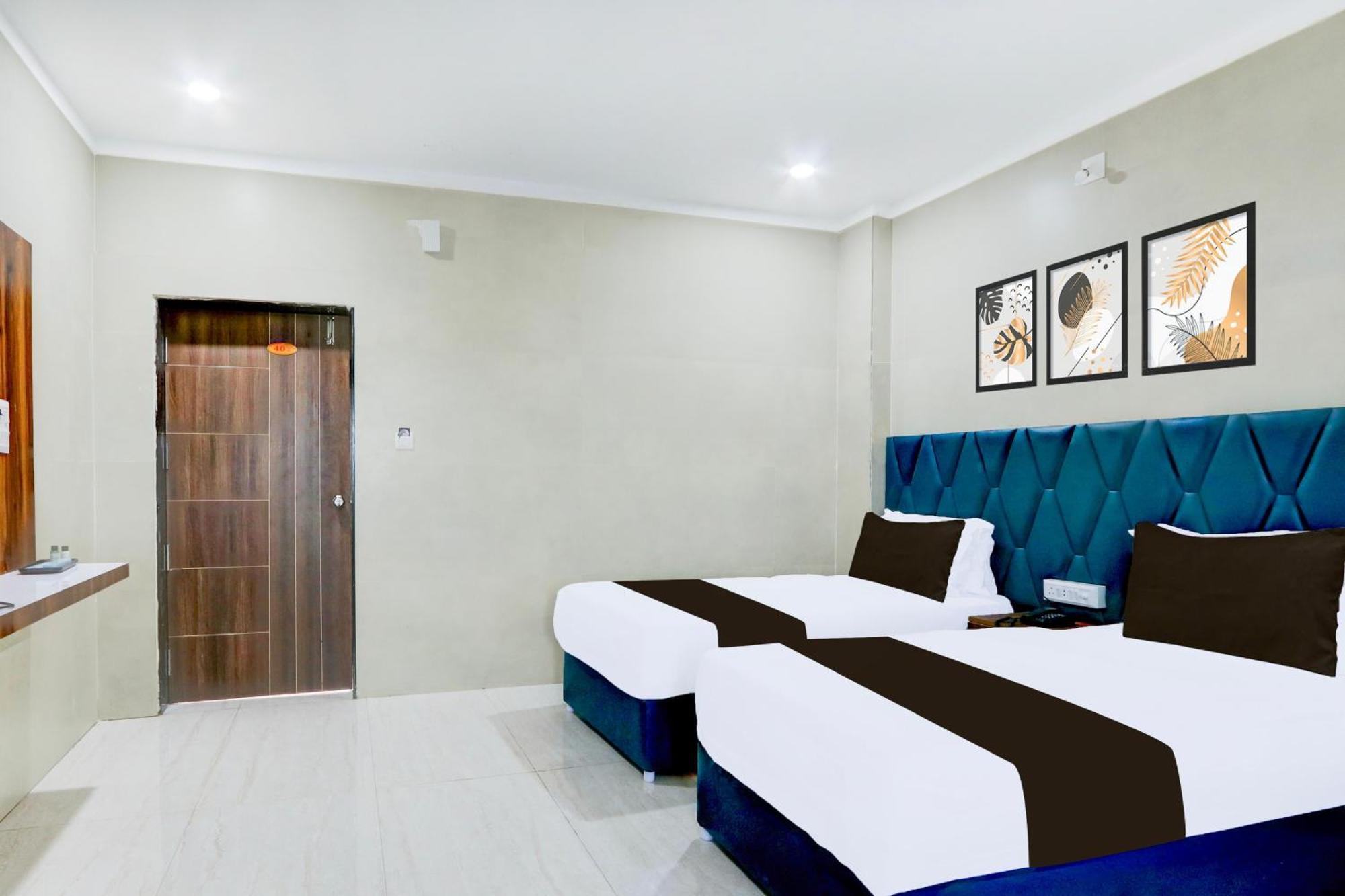 Hotel O Pr Grand Khammam Kültér fotó