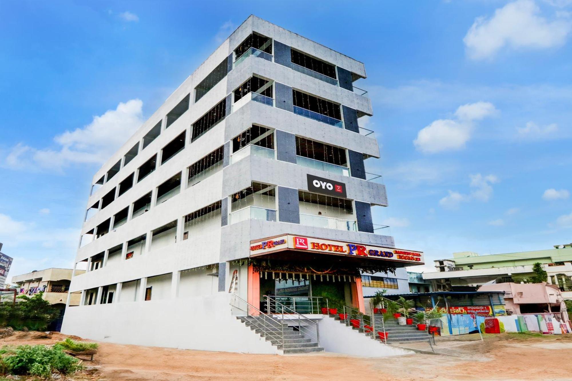 Hotel O Pr Grand Khammam Kültér fotó